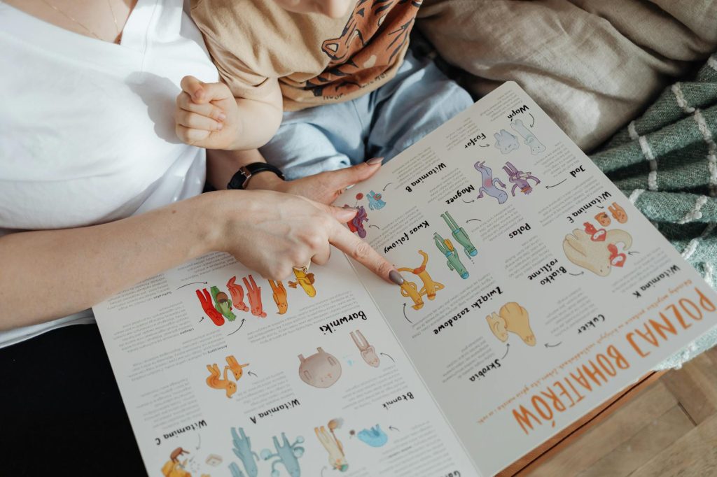 the strategy of Mandarin reading time for kids without much patience is start with the pictures and ask simple questions in Mandarin